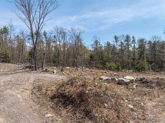 3rd image of 6 Brown Rd