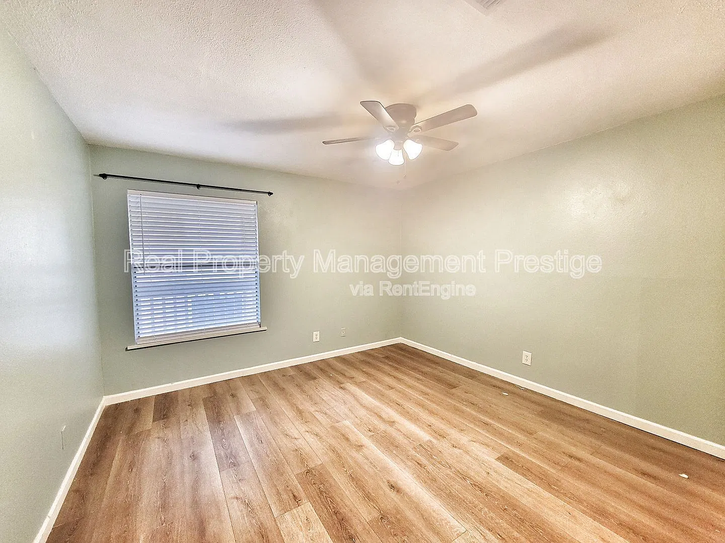 1 bed, 1.0 bath, 681 sqft, $895 — Photo 2