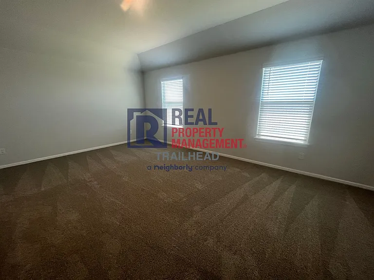 827 Peighton Dr — Photo 10