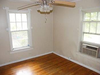 3rd image of 8814 Smart Ave