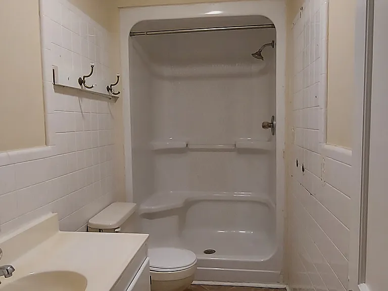110 N Holly St — Photo 7