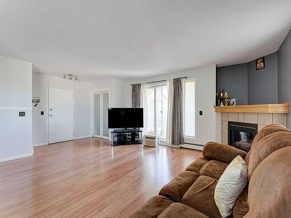 3rd image of 301-1723 35th St SE #301