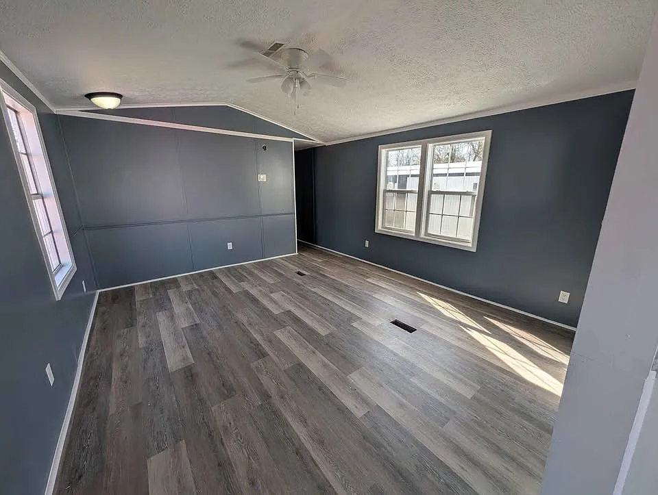 2 bed, 924 sqft, $1,050 — Photo 3