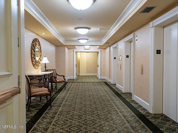 4th image of 400 E Bay St #1-U-305