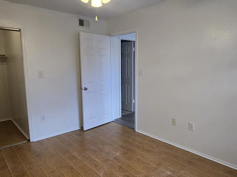 1000 W Horatio St #220 — Photo 22
