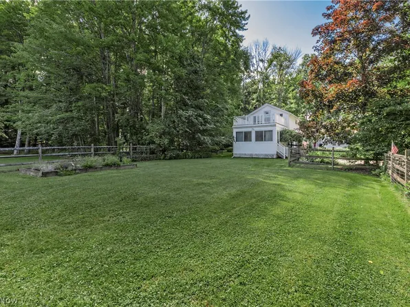 15879 Hemlock Rd, Chagrin Falls, OH 44022