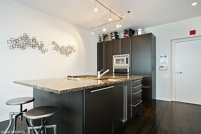 1st image of 653 N Kingsbury St APT 1904