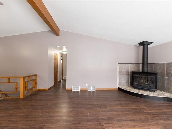 5th image of 4023 Northwood Dr NE
