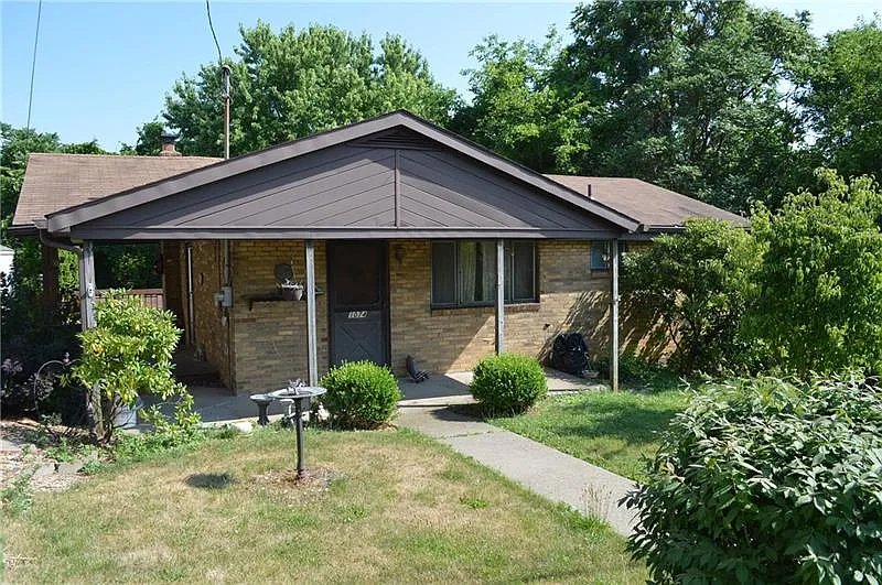 1074 Kellinger Dr photo 1