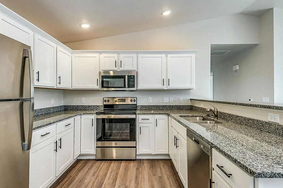 The Peninsula Apartments — Photo 1