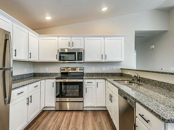 2nd image of 901 W Spruce Dr #93103
