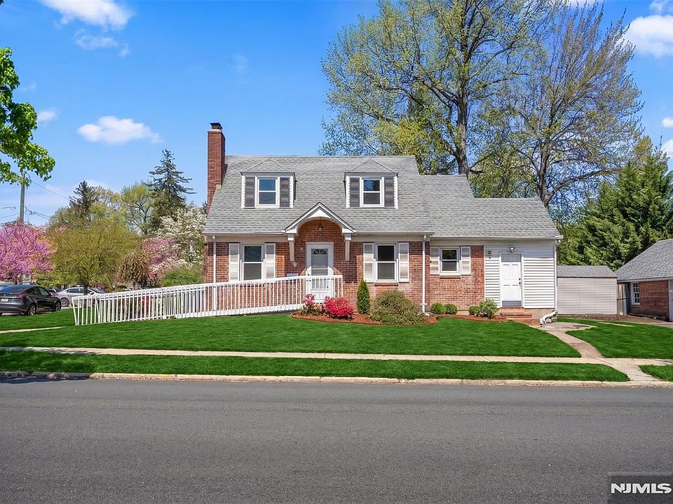 1st image of 3 Wolcott Rd
