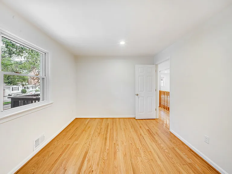 2933 Arizona Ave NW — Photo 17