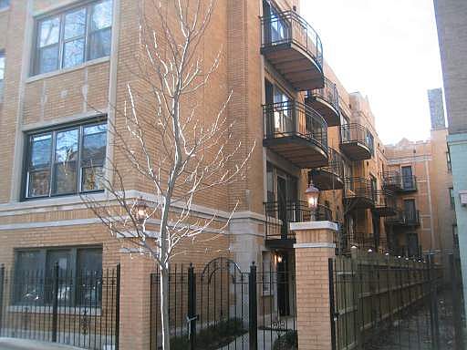 1st image of 4936.5 N Winthrop Ave #2W