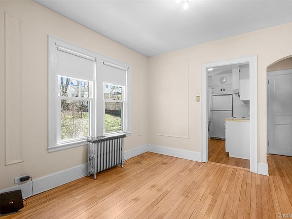 4th image of 42 Crestview Street