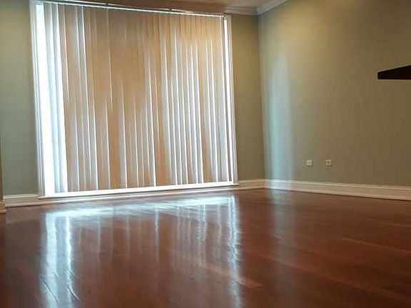 3rd image of 6633 W Belmont Ave #2