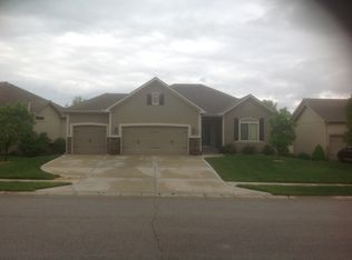 547 Avondale Ln, Raymore, MO 64083