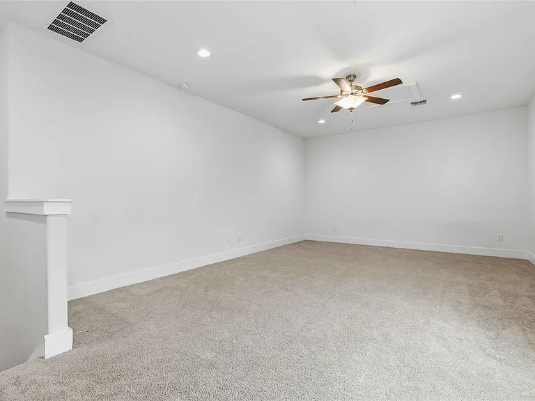 401 Sitlington Ln — Photo 26