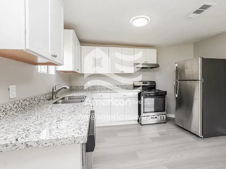 1428648_004_kitchen_5.jpg