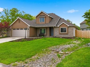1686 E Brookside Trl, Columbia City, IN 46725
