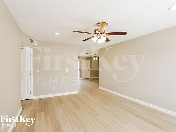 4th image of 3668 W Oakland St