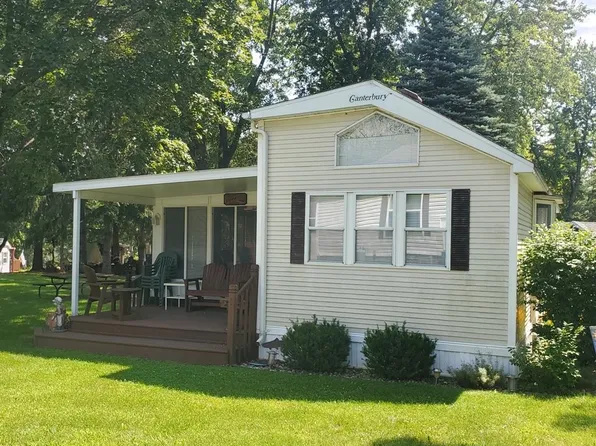 372 Lakeview Ave, Edgerton, WI 53534