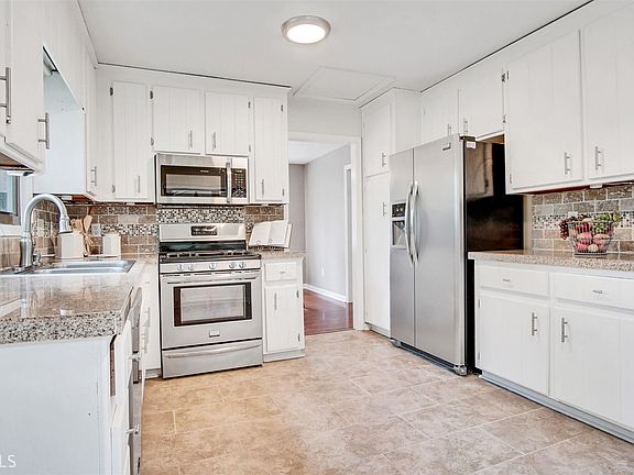 4th image of 5082 Ravenwood Dr
