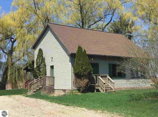 9134 S Vandecar Rd, Shepherd, MI 48883