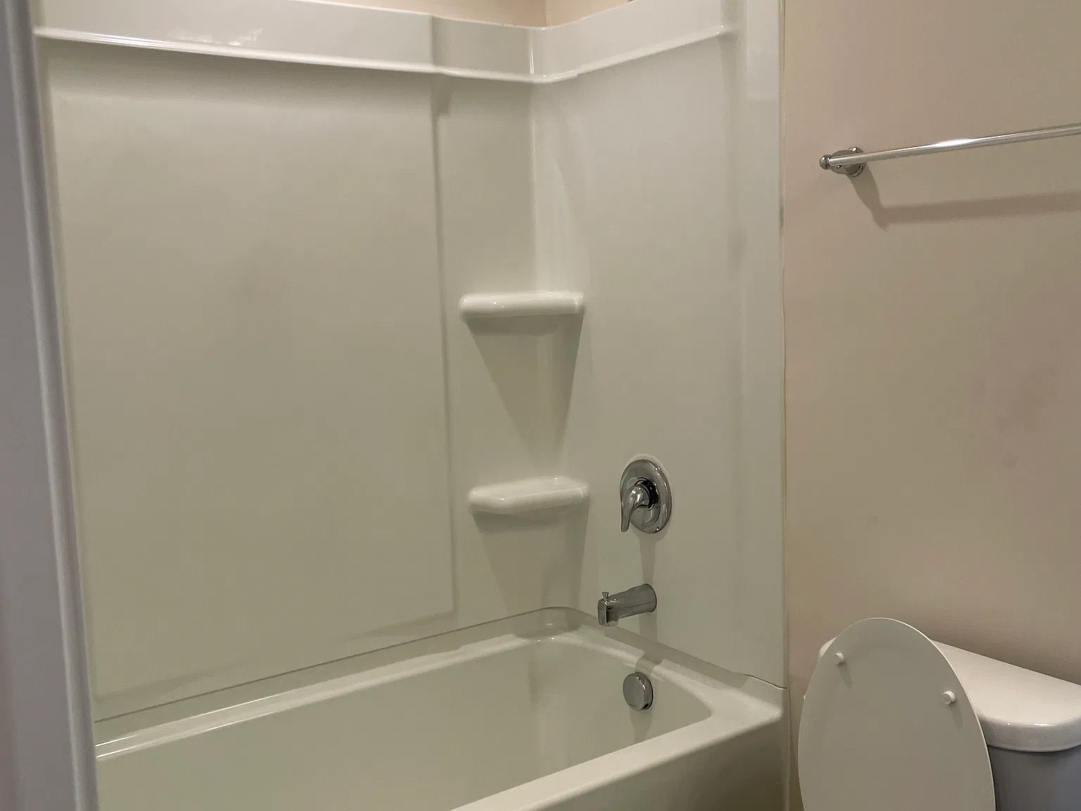 3 bed, 2.5 bath, 1558 sqft, $1,999 — Photo 4