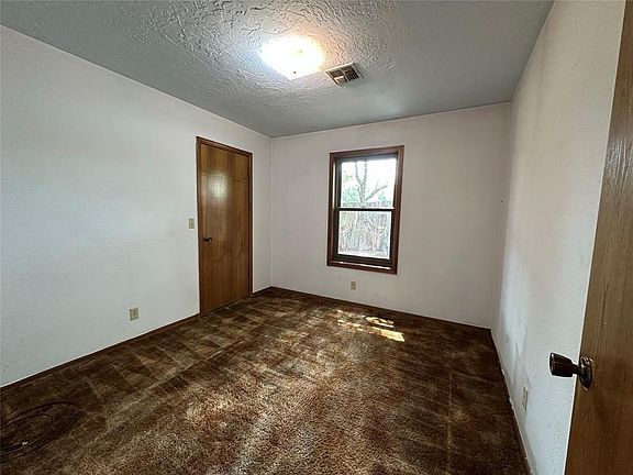 5th image of 2308 Lynn Ln
