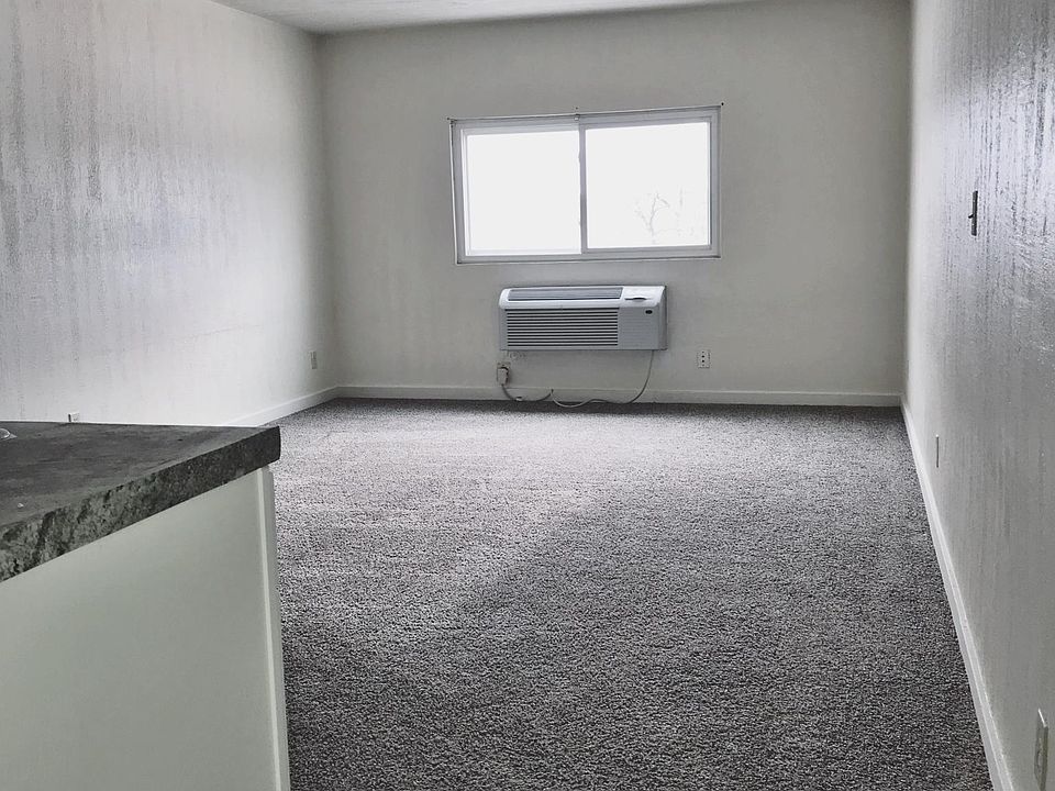 1st image of 704 Lincoln Hwy #5