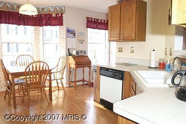 Kitchen w/Large Table Space