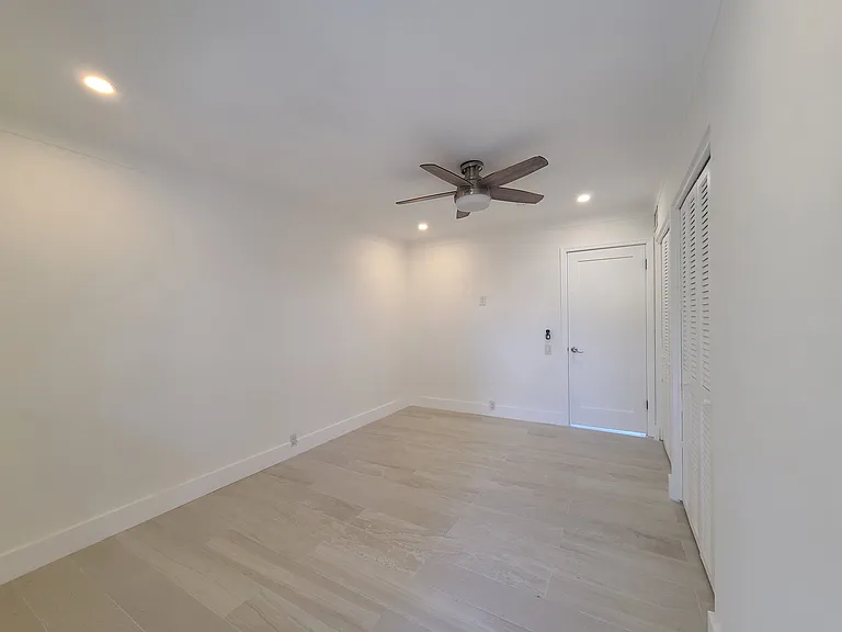3913 NE 21st Ave #4 — Photo 16