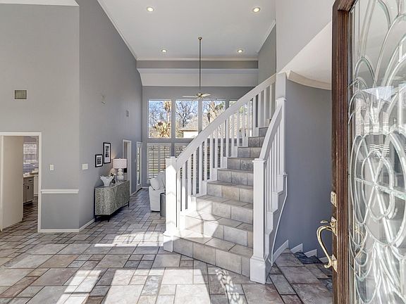 5th image of 5303 Maple Terrace Dr