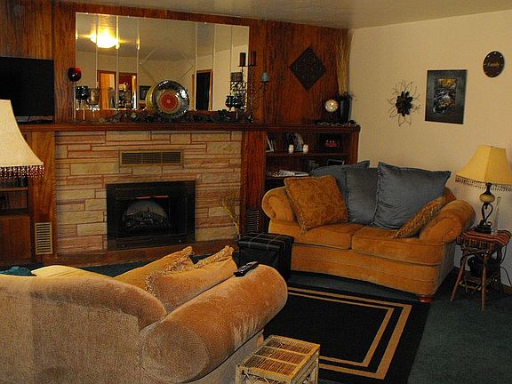3rd image of 140 Hillside Dr