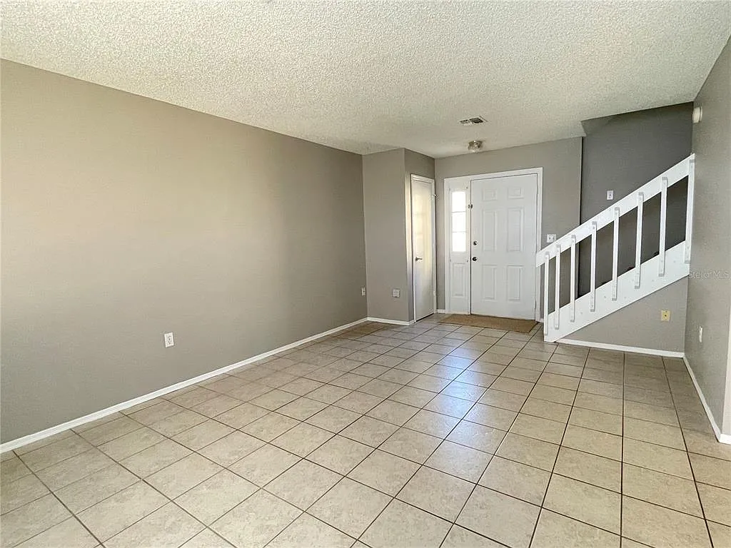 3 bed, 2.5 bath, 1320 sqft, $1,900 — Photo 4