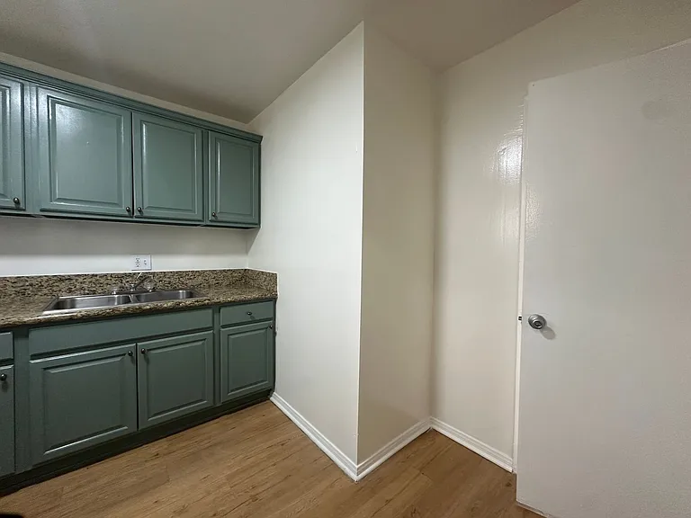 2666 Ellendale Pl — Photo 12