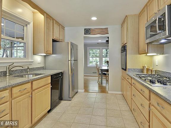 Easy flow between rooms