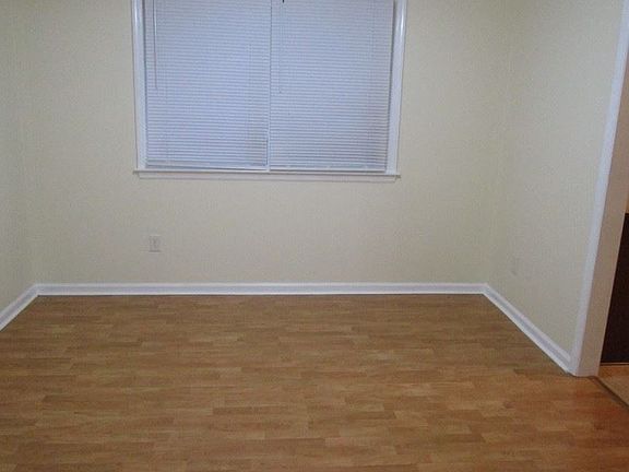 4th image of 3211 Martha Dr