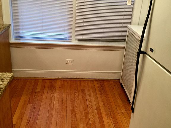 2nd image of 530 W Surf St #1