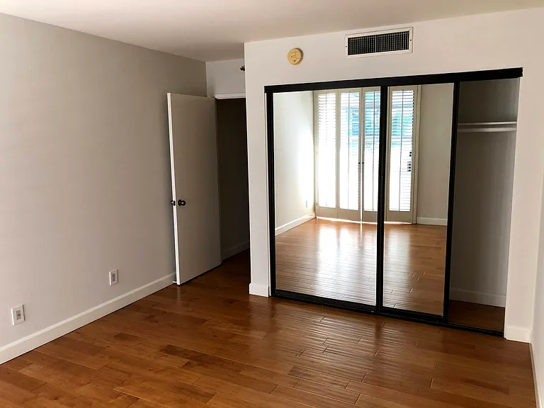 600 W 9th St #507 — Photo 9