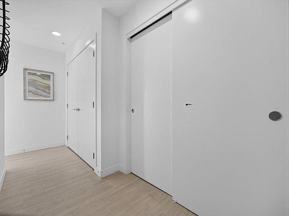 4th image of 327 9a St NW #811