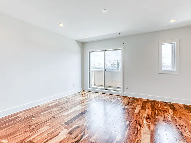 740 S Christopher Columbus Blvd #35 — Photo 13