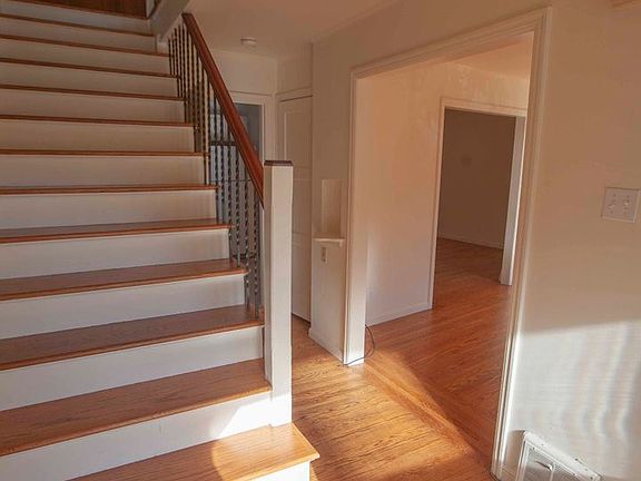 3rd image of 968 Portola Dr