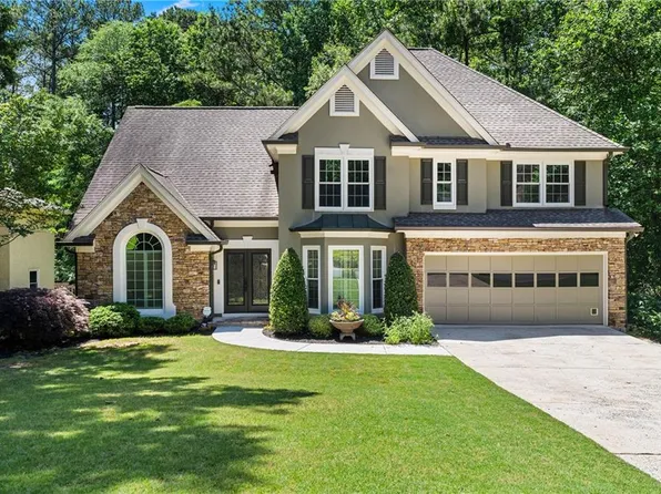 77 Skyland Dr, Roswell, GA 30075