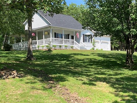 2nd image of 805 Oakbrook Dr