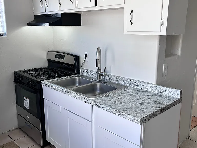 2620 N 14th Ave #5 — Photo 7