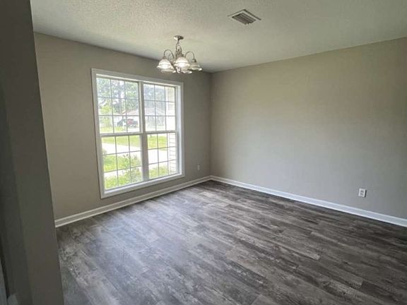 4th image of 1718 Largo Cir