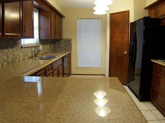 3rd image of 4018 Flint Creek Dr