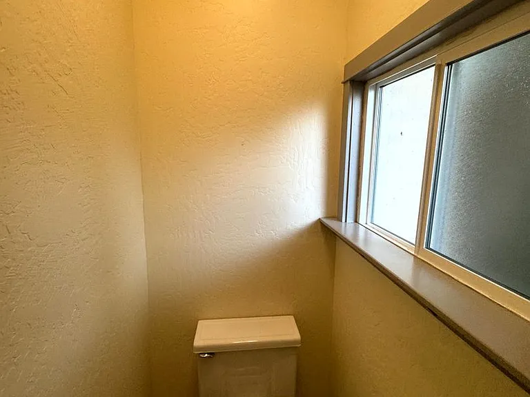 1574 Jefferson St — Photo 14